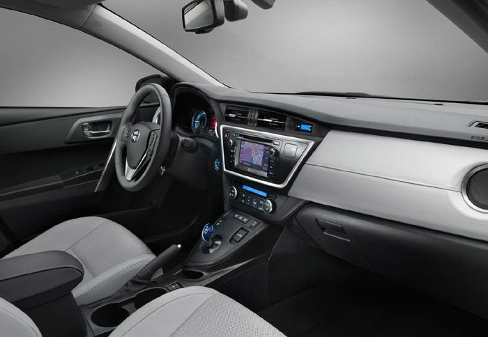 Ποιοτικό και high tech, το εσωτερικό στην υβριδική έκδοση του νέου Auris.